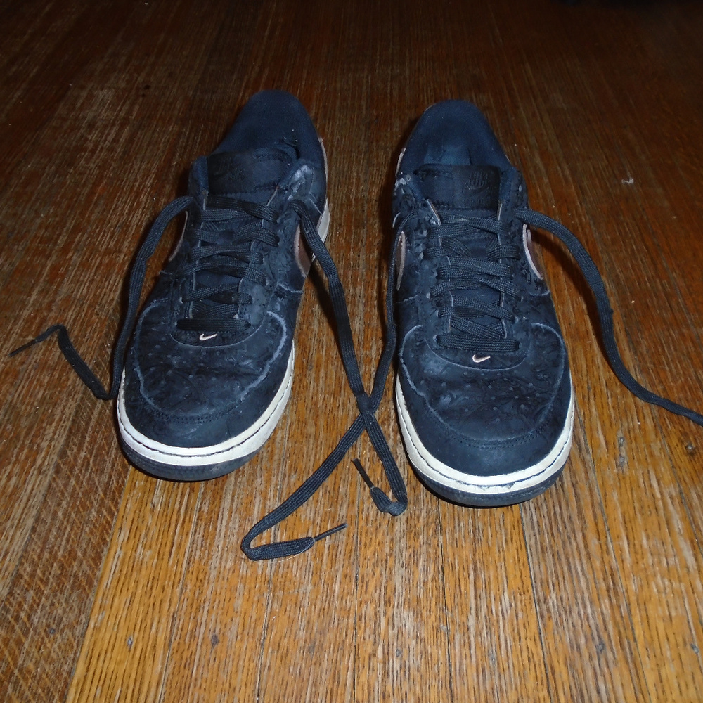 Nike Air Black w Gold Highlights US 10 Sneakes